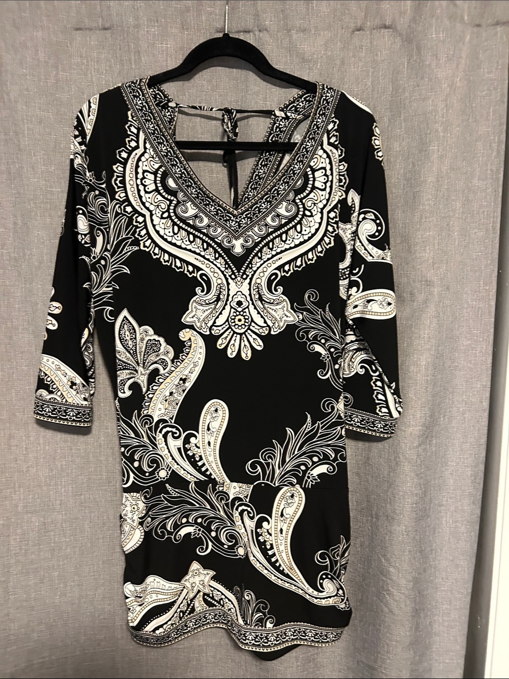 White House Black Market Black & White Paisley V-Neck Tunic/Dress